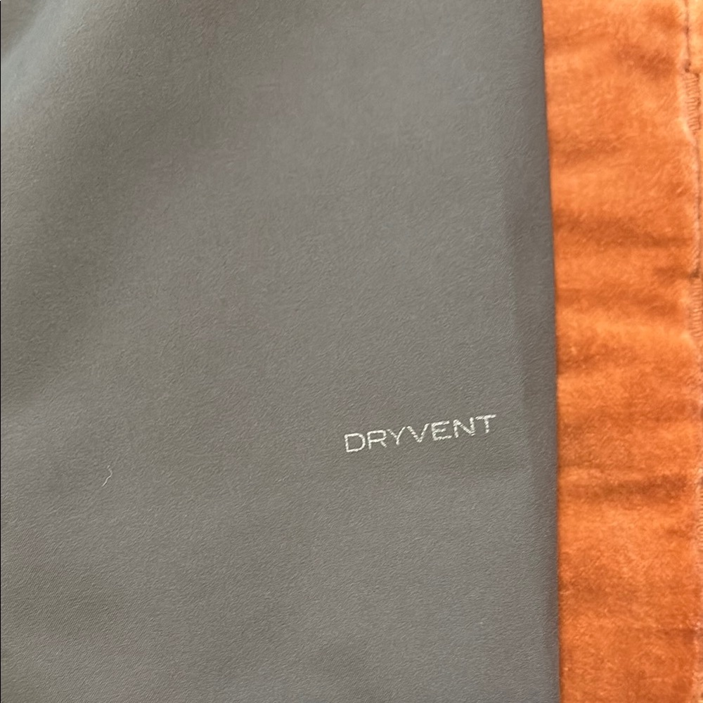 The North Face Green Dry Vent Rain Coat with Sleek Silhouette - Picture 5 of 10
